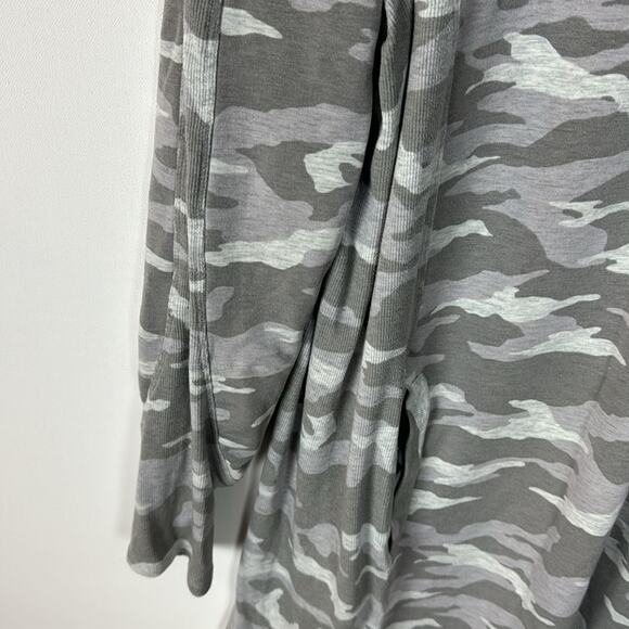 Athleta Sweater - Women’s Large - Picture 4 of 7